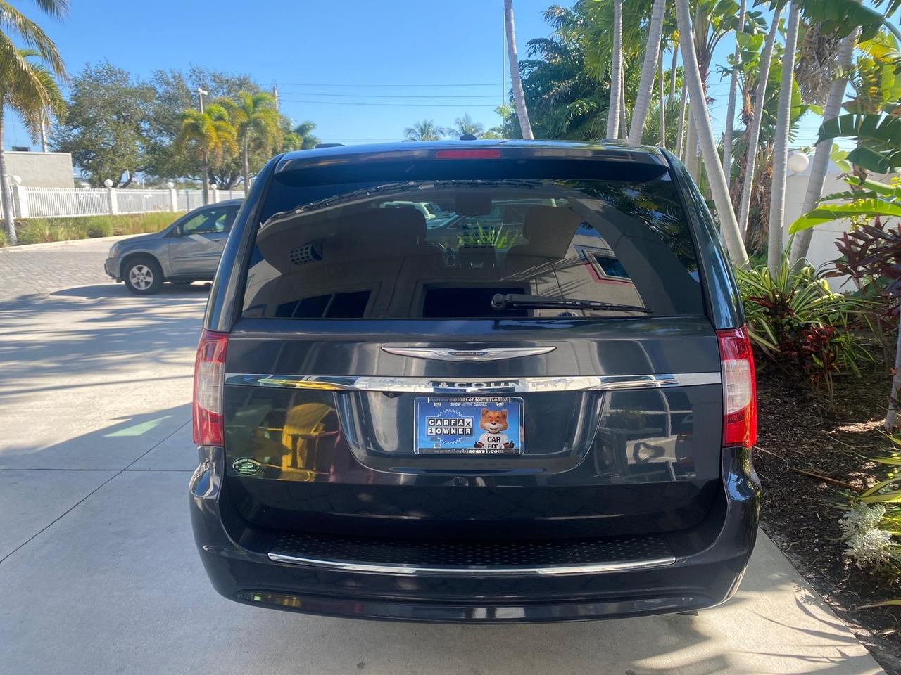 2014 Chrysler Town & Country Touring LOW MILES 64,377 1 OWNER FL Pompano Beach FL