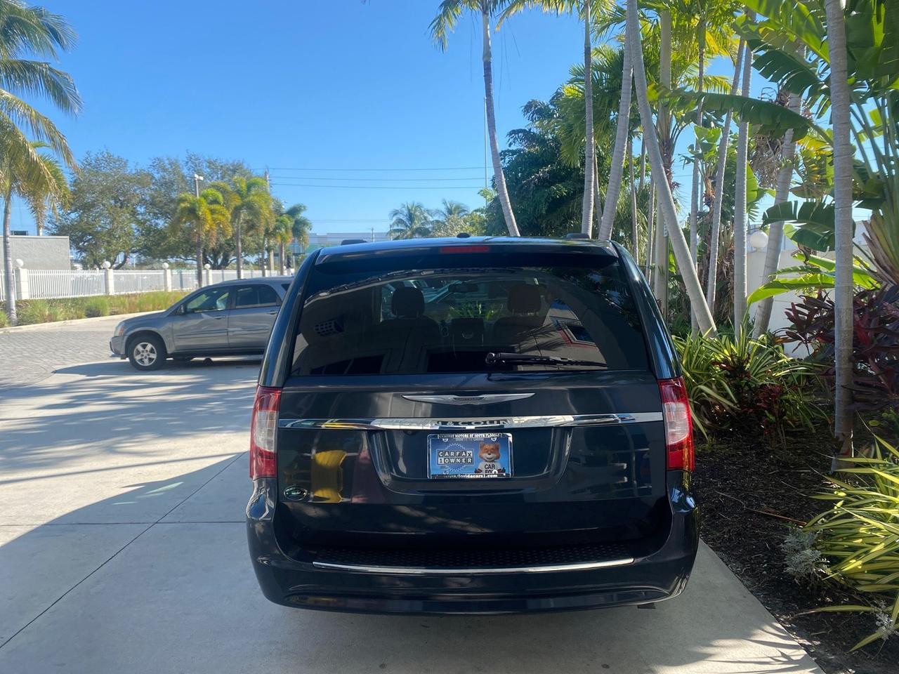 2014 Chrysler Town & Country Touring LOW MILES 64,377 1 OWNER FL Pompano Beach FL