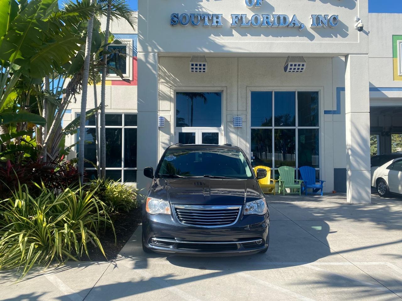 2014 Chrysler Town & Country Touring LOW MILES 64,377 1 OWNER FL Pompano Beach FL
