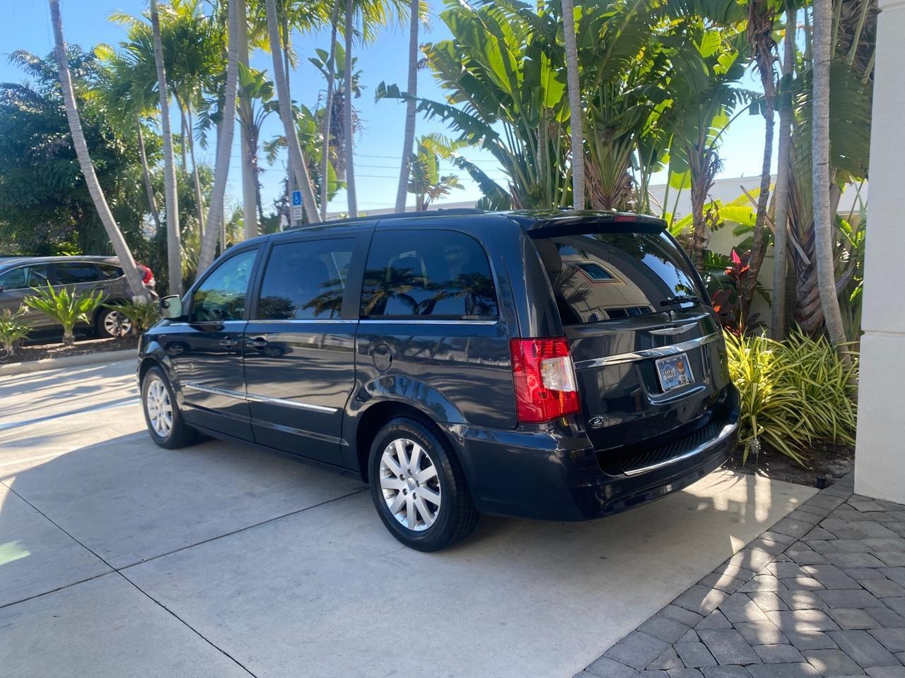 2014 Chrysler Town & Country Touring LOW MILES 64,377 1 OWNER FL Pompano Beach FL