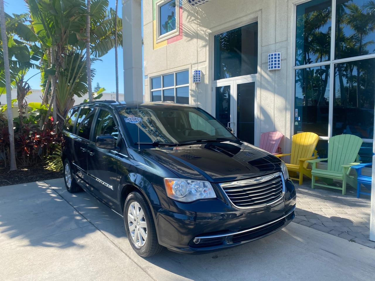 2014 Chrysler Town & Country Touring LOW MILES 64,377 1 OWNER FL
