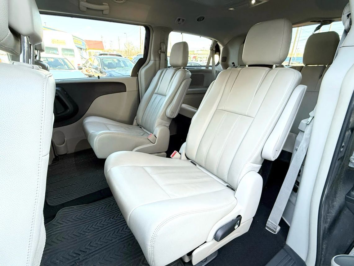 2014 Chrysler Town & Country Touring Minivan 4D Cincinnati OH