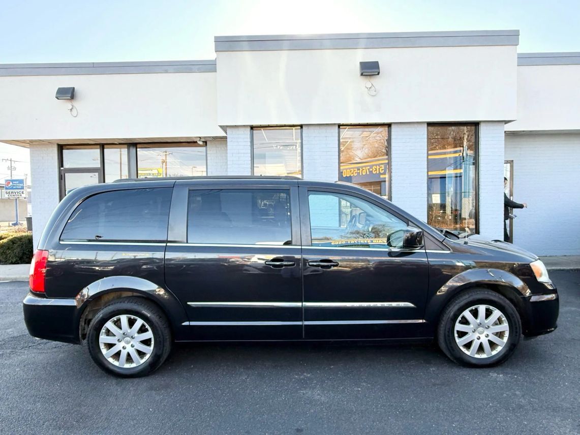 2014 Chrysler Town & Country Touring Minivan 4D Cincinnati OH