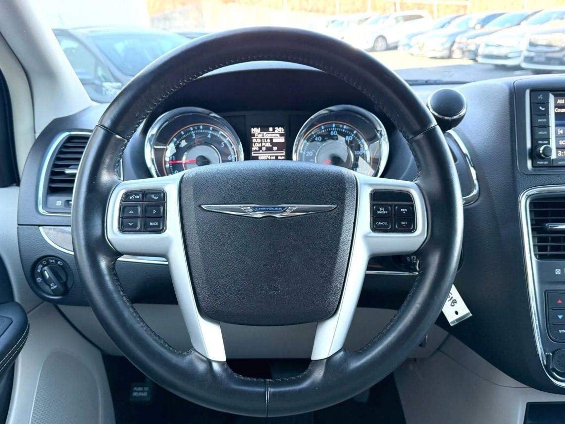 2014 Chrysler Town & Country Touring Minivan 4D Cincinnati OH