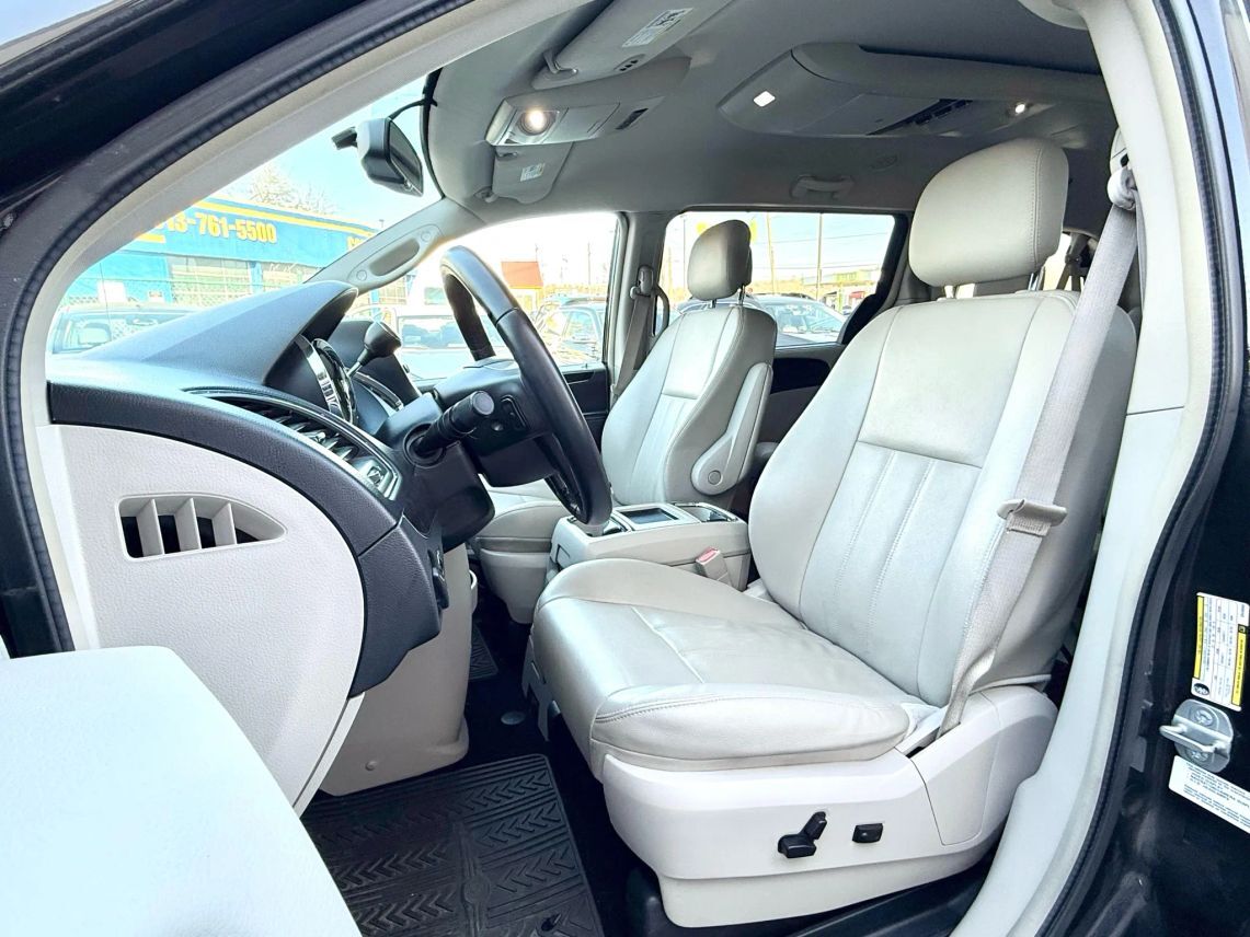 2014 Chrysler Town & Country Touring Minivan 4D Cincinnati OH