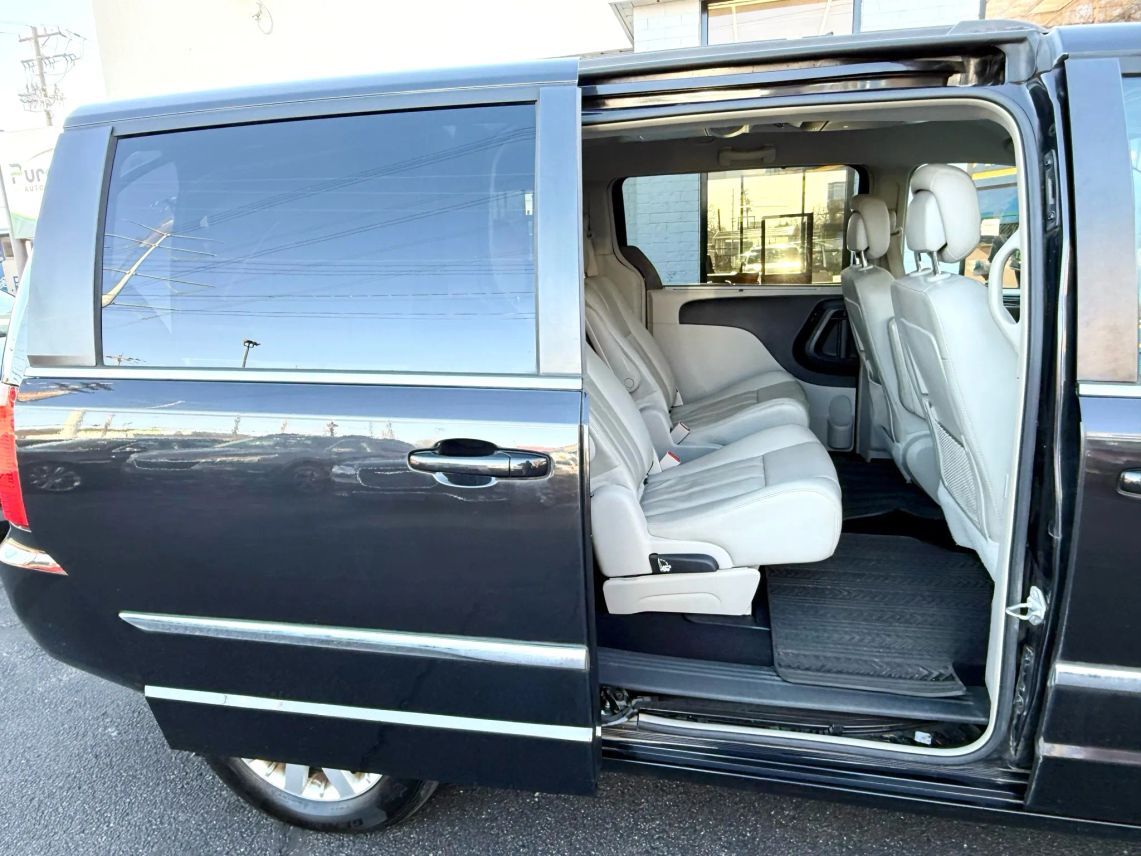 2014 Chrysler Town & Country Touring Minivan 4D Cincinnati OH