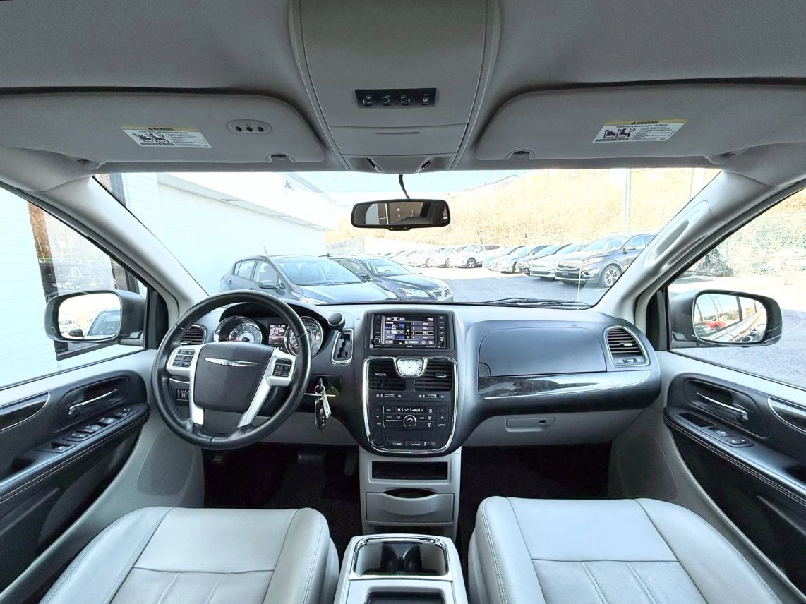 2014 Chrysler Town & Country Touring Minivan 4D Cincinnati OH