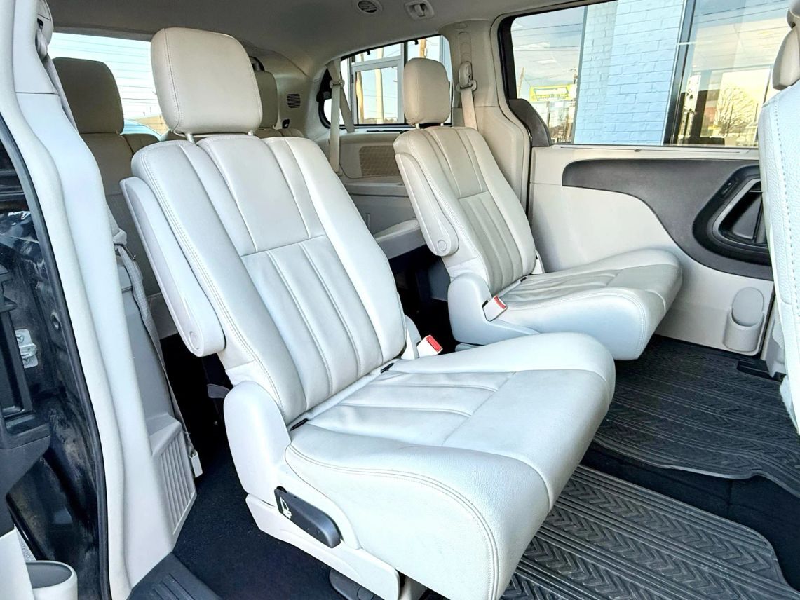 2014 Chrysler Town & Country Touring Minivan 4D Cincinnati OH