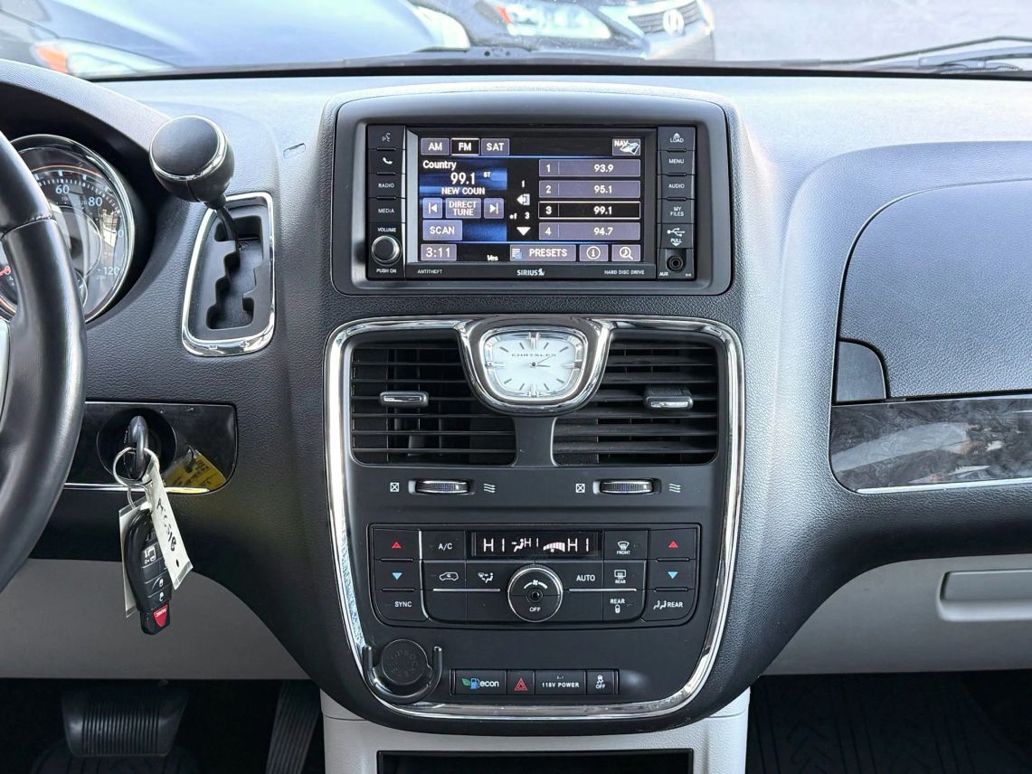 2014 Chrysler Town & Country Touring Minivan 4D Cincinnati OH