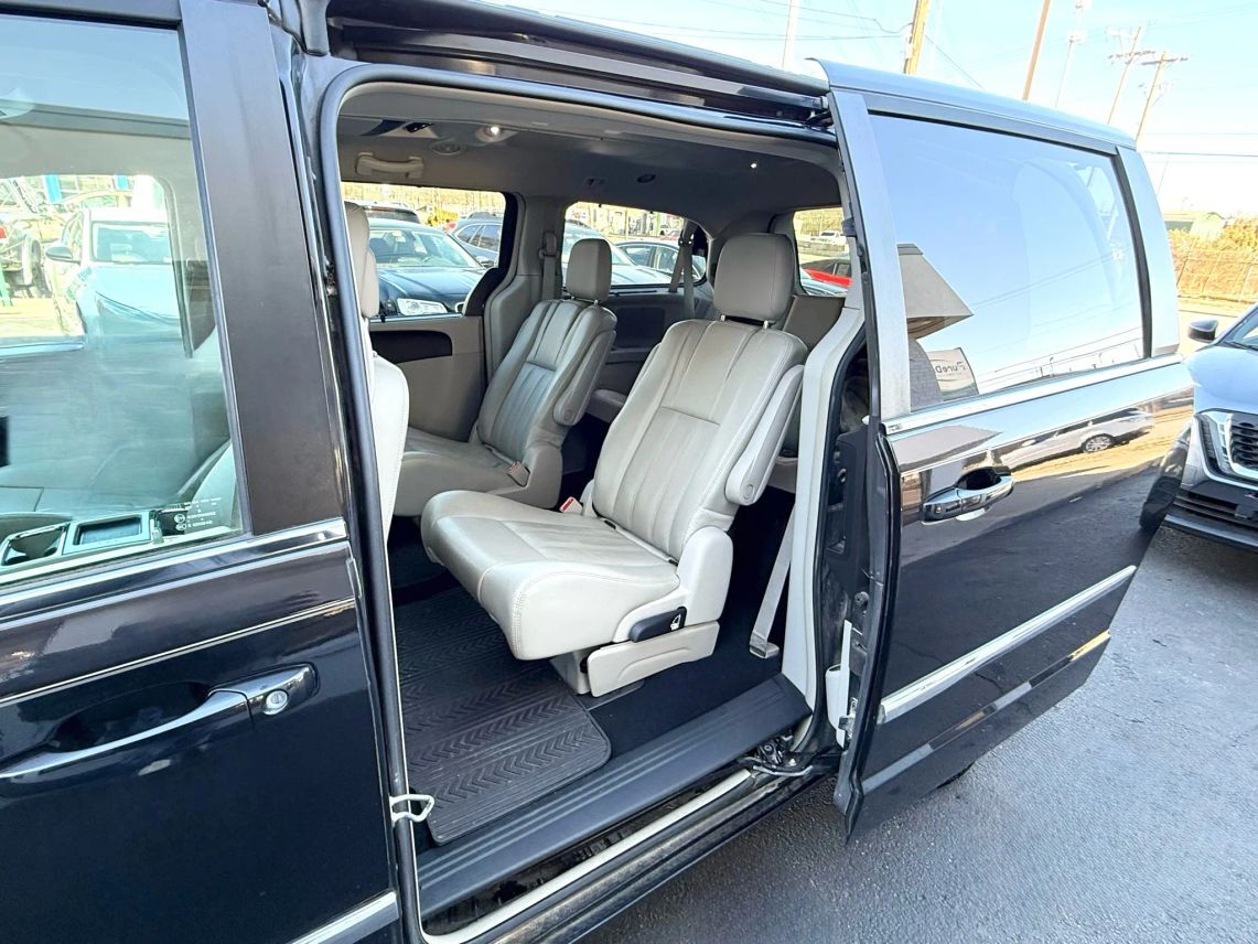 2014 Chrysler Town & Country Touring Minivan 4D Cincinnati OH