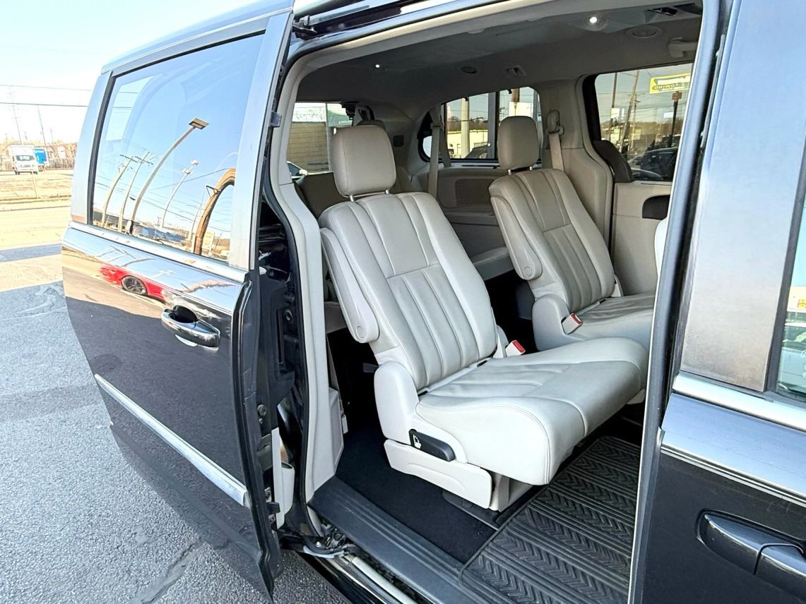 2014 Chrysler Town & Country Touring Minivan 4D Cincinnati OH