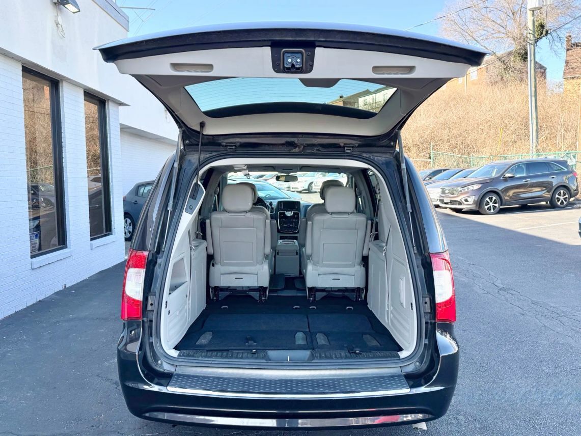 2014 Chrysler Town & Country Touring Minivan 4D Cincinnati OH