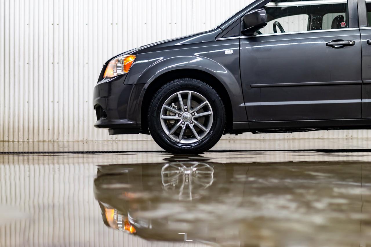 2014 Dodge Grand Caravan 30th Anniversary Leather Nav DVD Red Deer AB