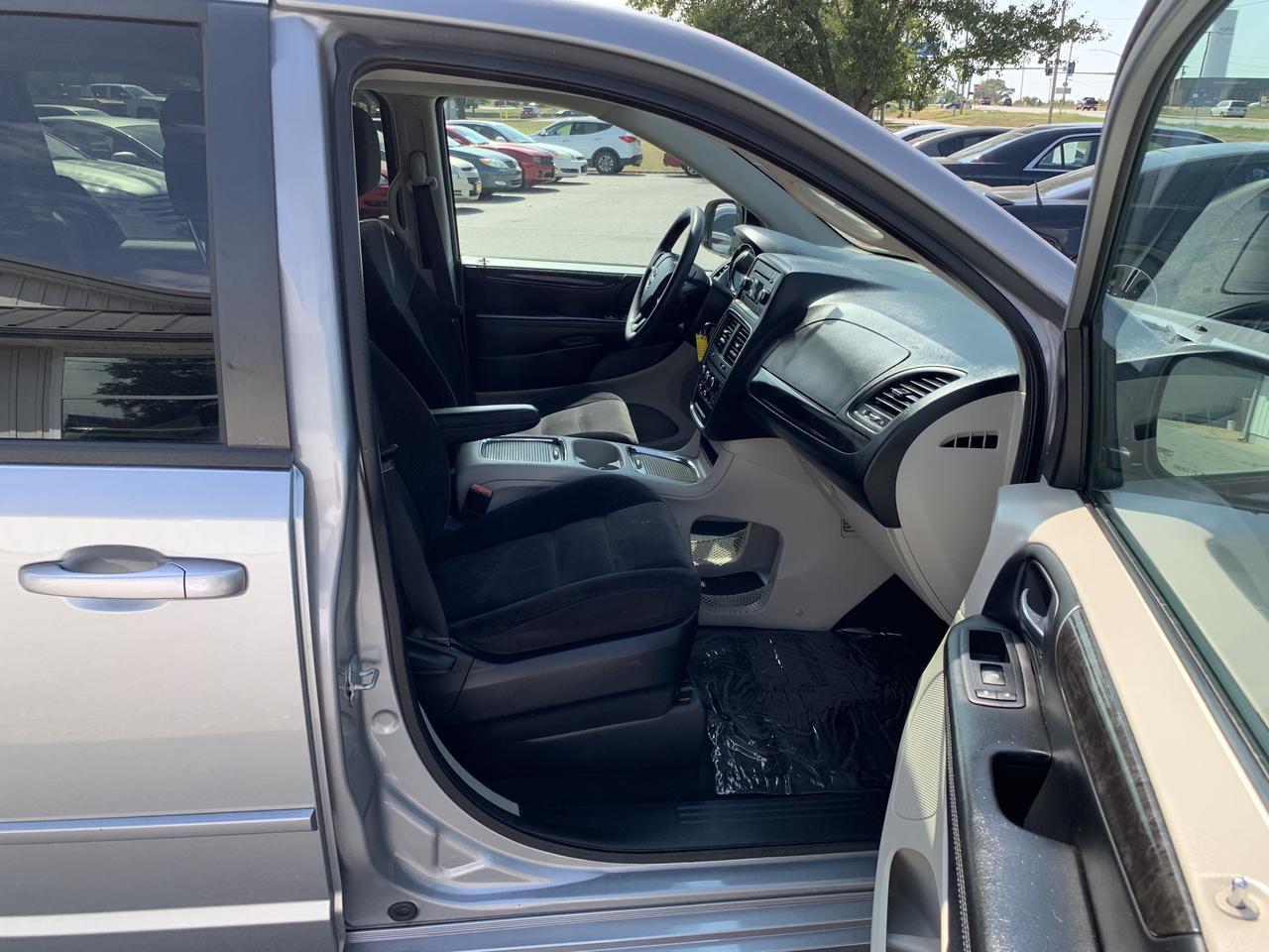 2014 Dodge Grand Caravan Passenger SXT Minivan 4D Aurora MO