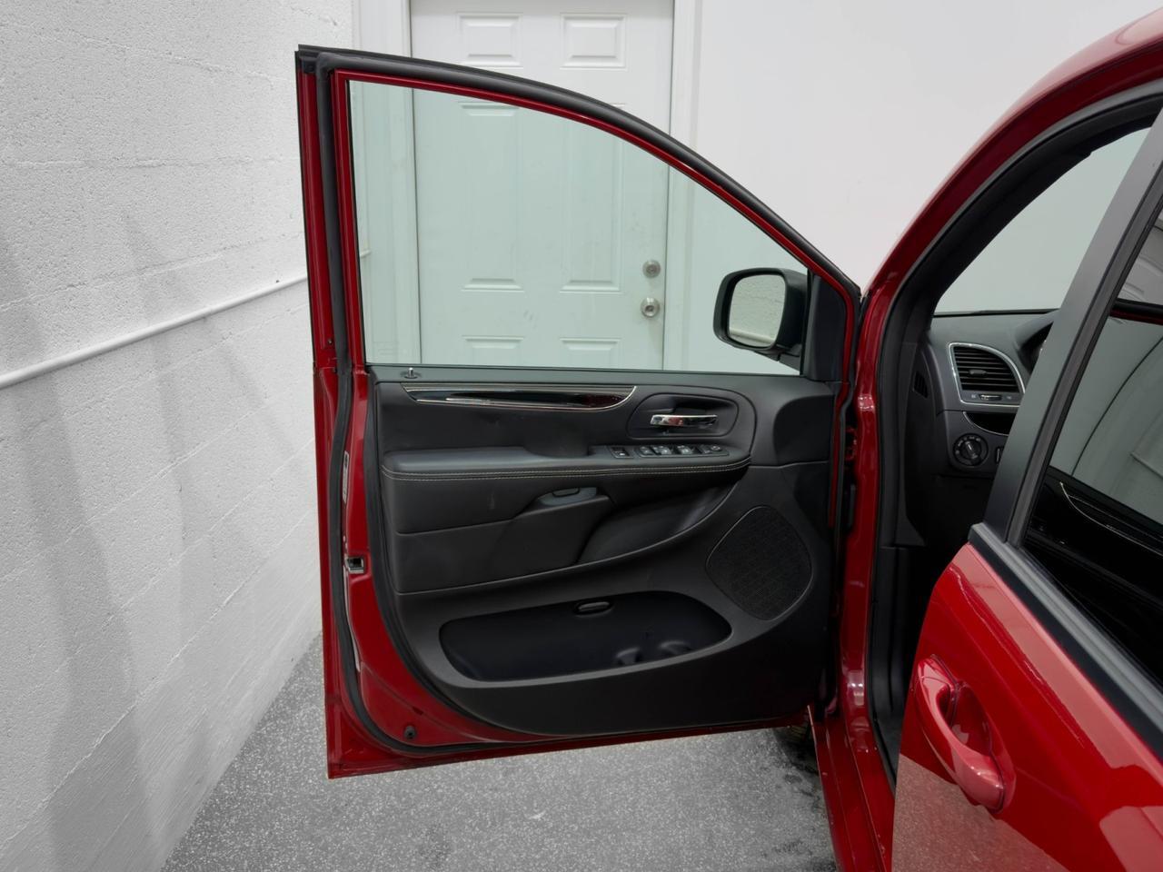 2014 Dodge Grand Caravan SXT 30th Anniversary Tallmadge OH