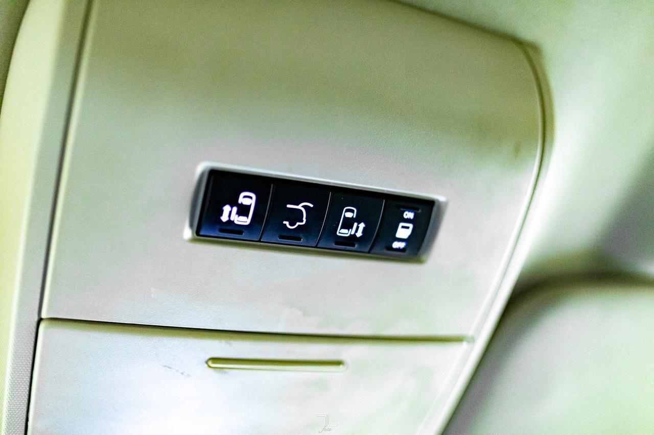 2014 Dodge Grand Caravan SXT BCam TV Red Deer AB