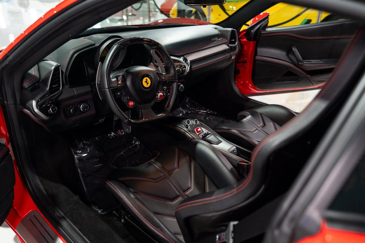 2014 Ferrari 458 Italia Rosso Scuderia paint, Nero leather interior, Scuderia shields, Giallo calipers, carbon wheel & MORE! Fort Lauderdale FL