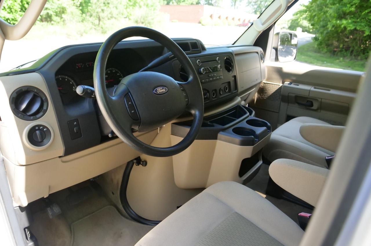 2014 Ford 3-350 XLT / 12 Passenger / 5.4L V8! Lincolnton NC