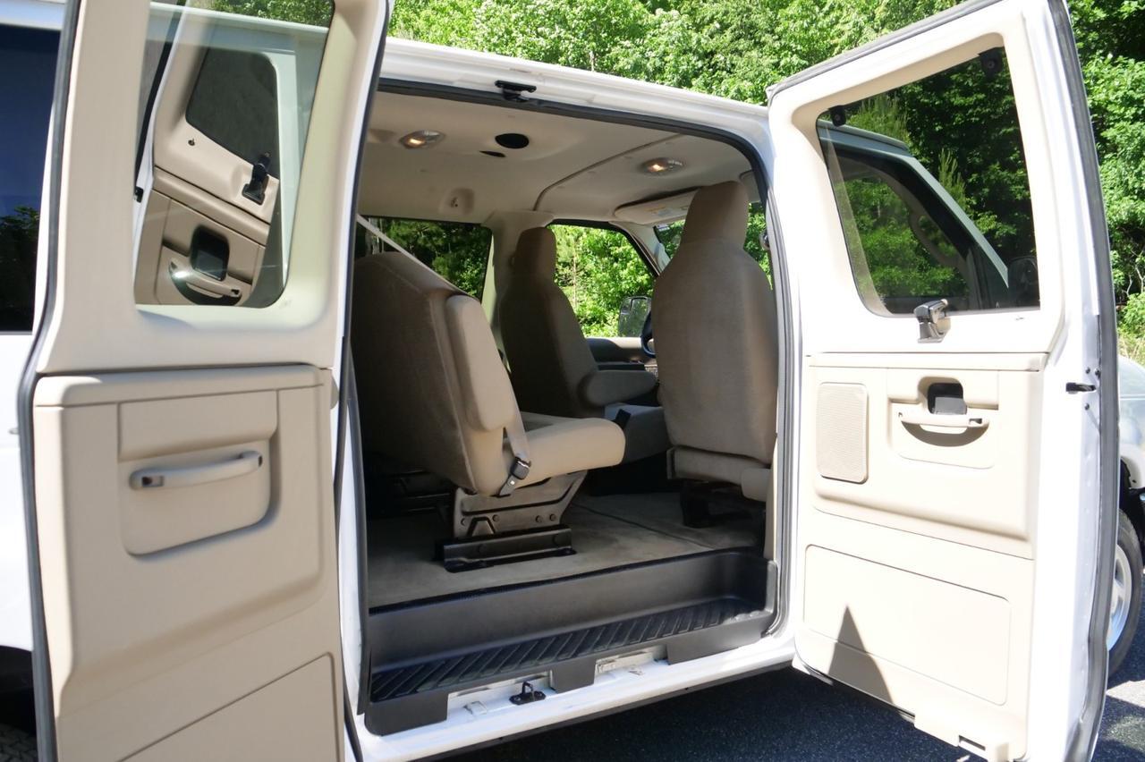 2014 Ford 3-350 XLT / 12 Passenger / 5.4L V8! Lincolnton NC