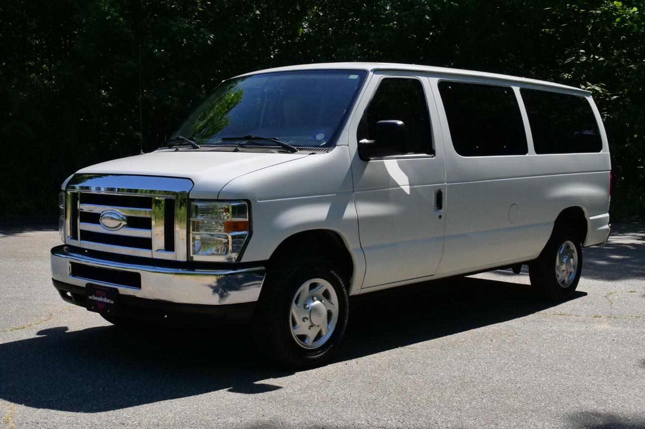 2014 Ford 3-350 XLT / 12 Passenger / 5.4L V8! Lincolnton NC