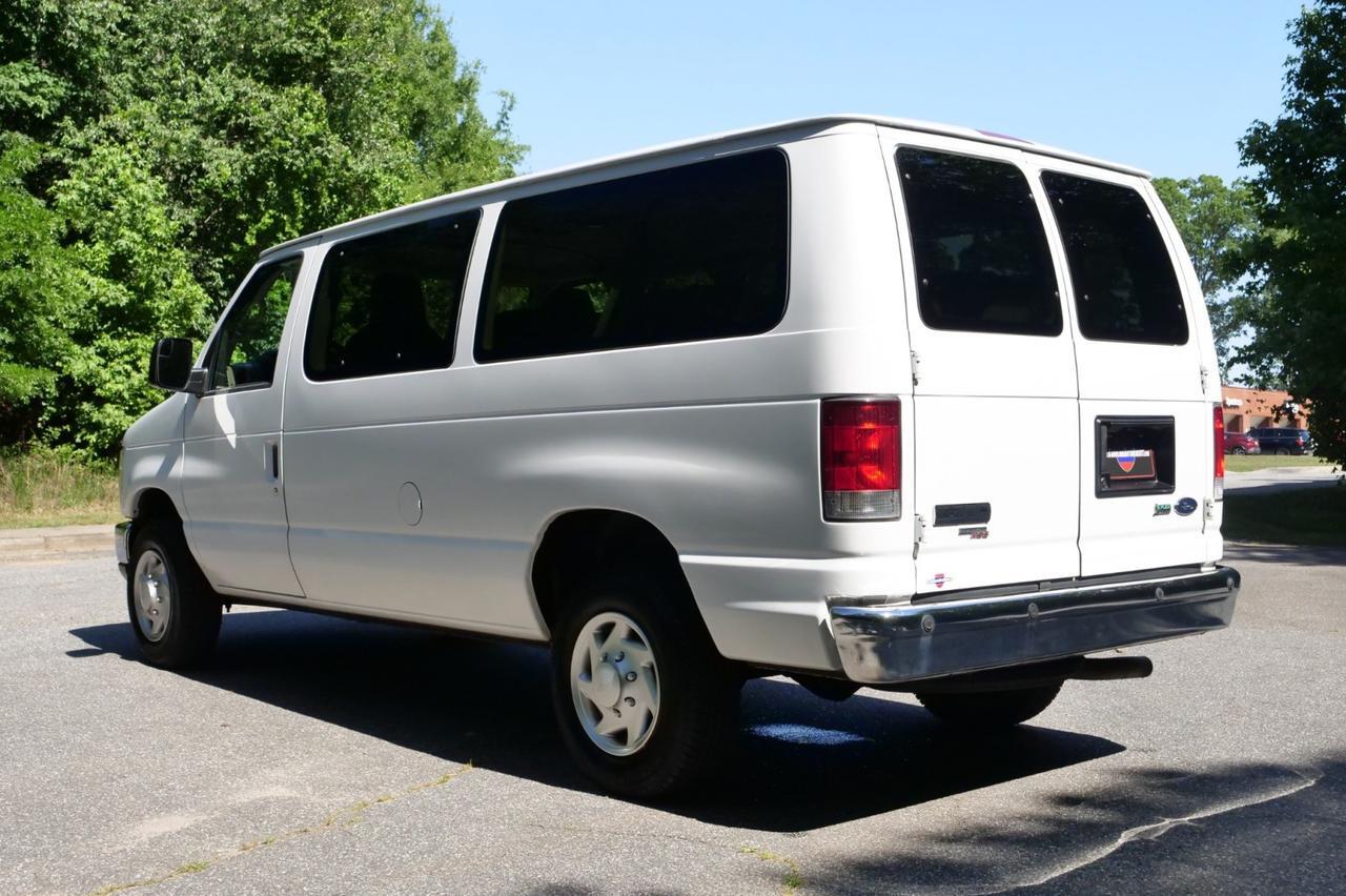 2014 Ford 3-350 XLT / 12 Passenger / 5.4L V8! Lincolnton NC