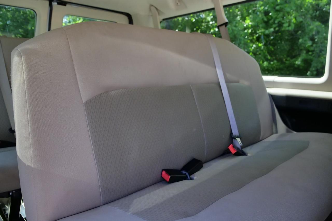 2014 Ford 3-350 XLT / 12 Passenger / 5.4L V8! Lincolnton NC