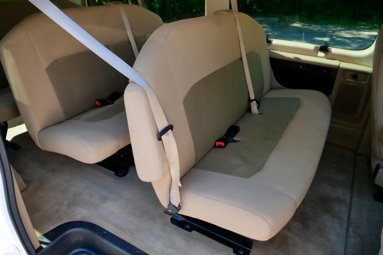 2014 Ford 3-350 XLT / 12 Passenger / 5.4L V8! Lincolnton NC