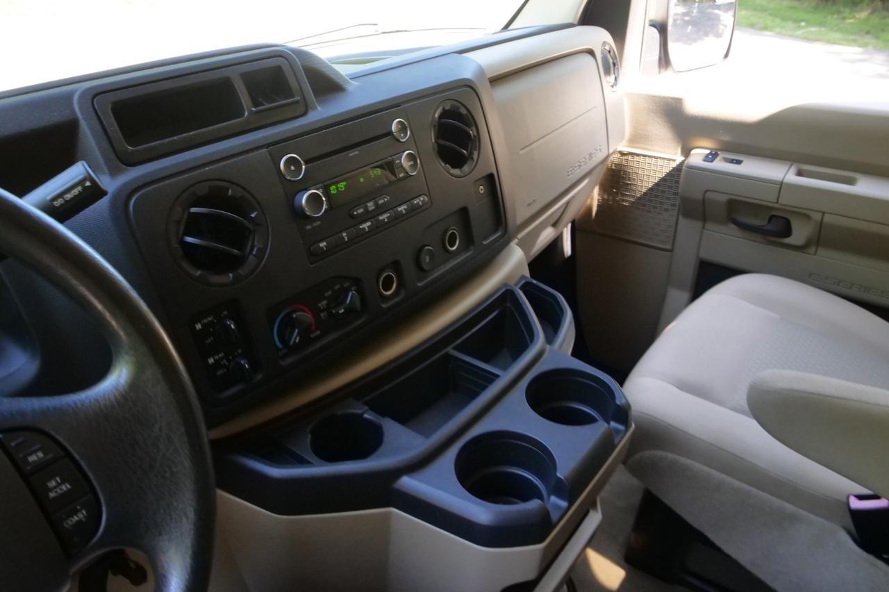 2014 Ford 3-350 XLT / 12 Passenger / 5.4L V8! Lincolnton NC