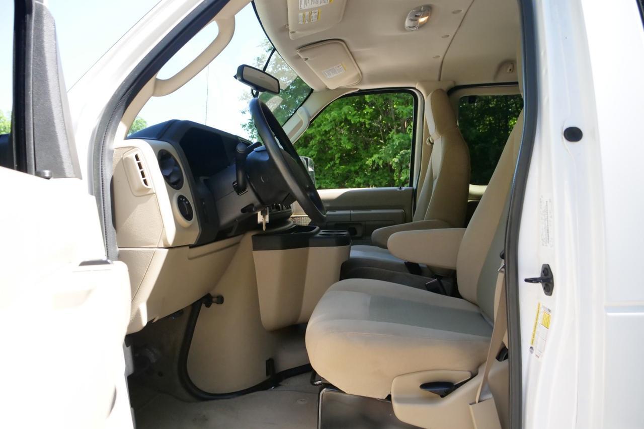 2014 Ford 3-350 XLT / 12 Passenger / 5.4L V8! Lincolnton NC