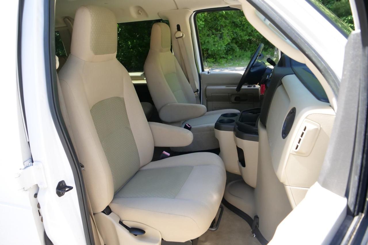 2014 Ford 3-350 XLT / 12 Passenger / 5.4L V8! Lincolnton NC