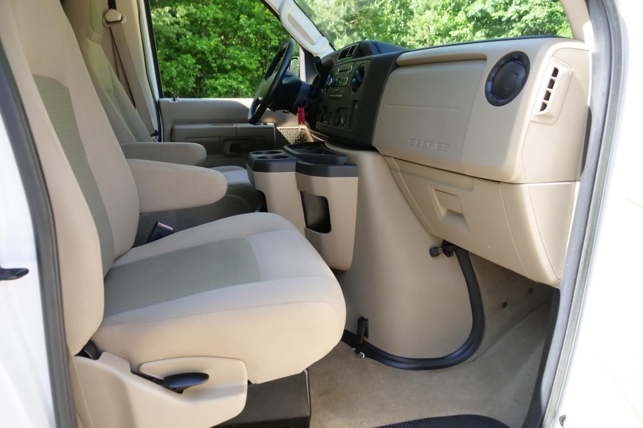 2014 Ford 3-350 XLT / 12 Passenger / 5.4L V8! Lincolnton NC