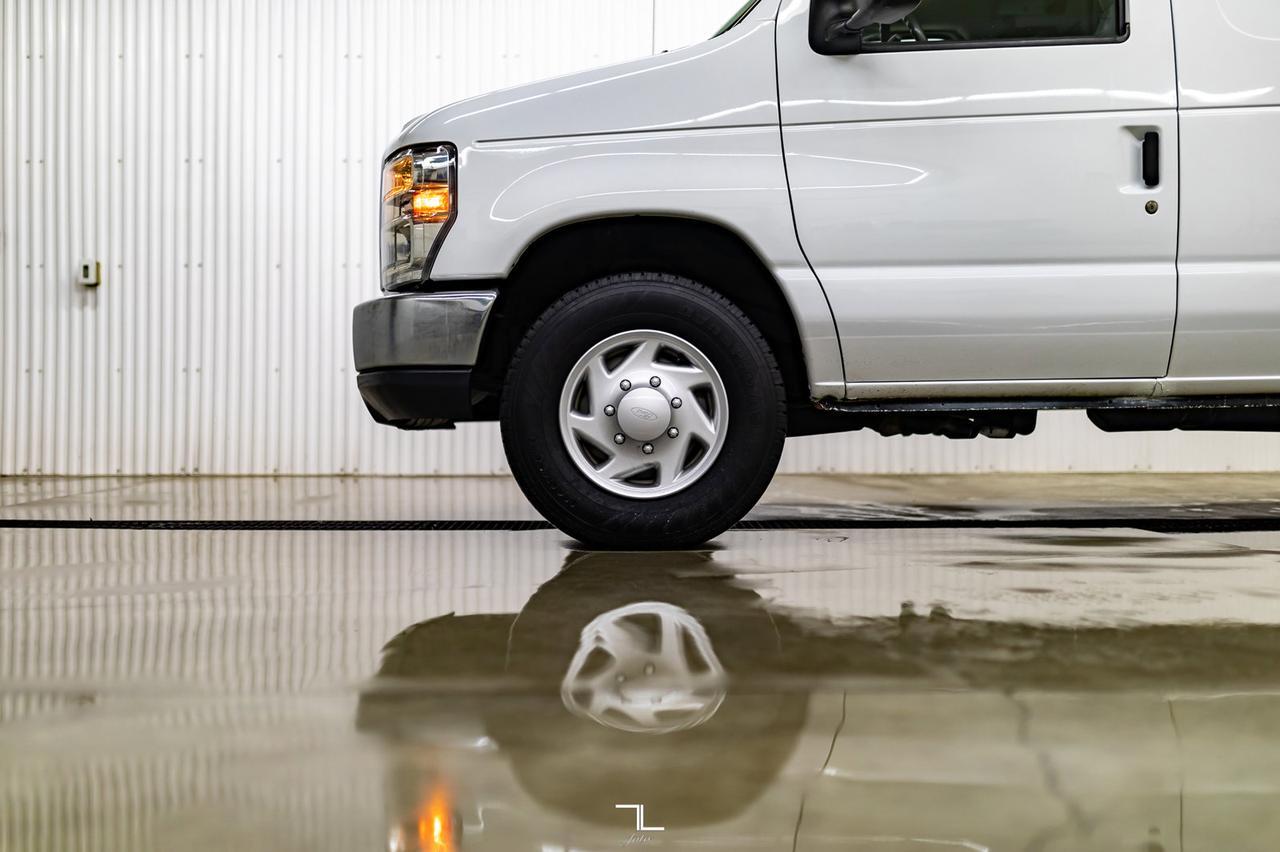 2014 Ford E-250 Extended Cargo Van Red Deer AB