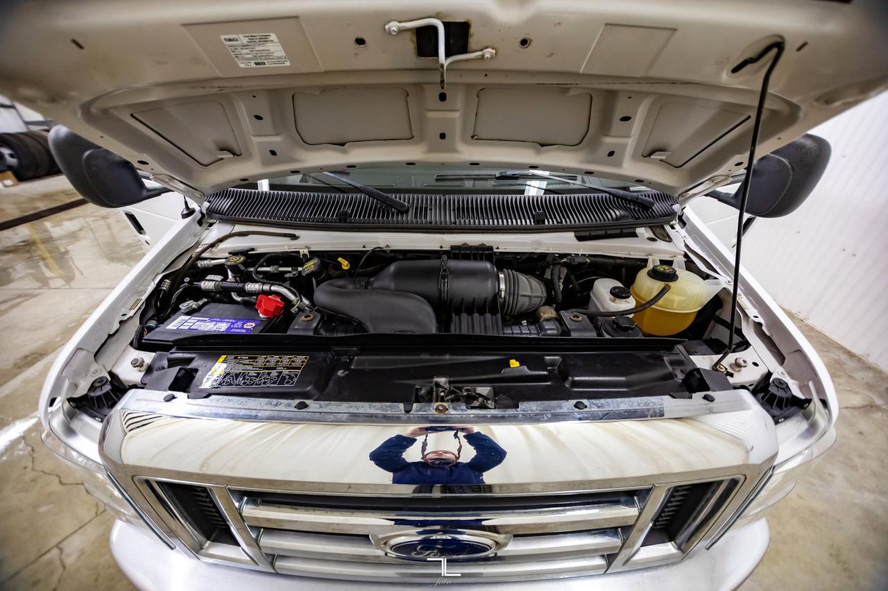 2014 Ford E-250 Extended Cargo Van Red Deer AB