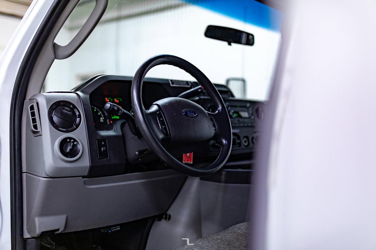 2014 Ford E-350 Cutaway Bus 10 Passenger Wheelchair Access Red Deer AB