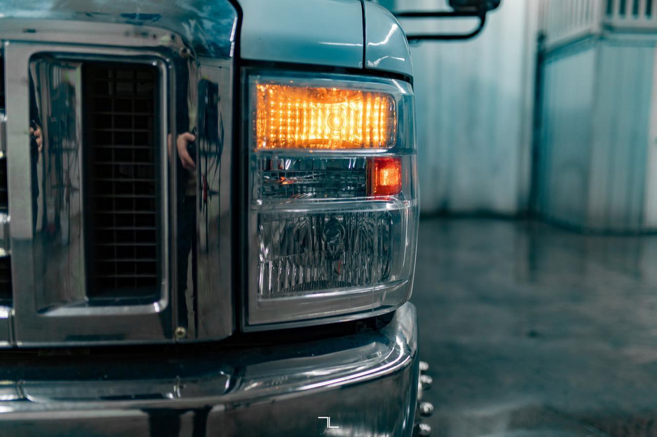 2014 Ford E-350 Cutaway Bus 10 Passenger Wheelchair Access Red Deer AB