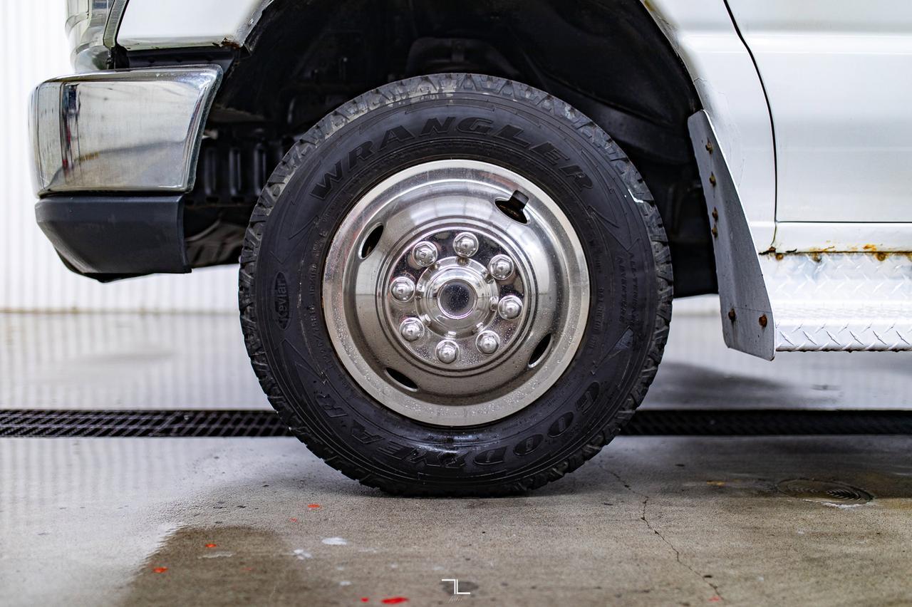 2014 Ford E-350 Cutaway Bus 10 Passenger Wheelchair Access Red Deer AB