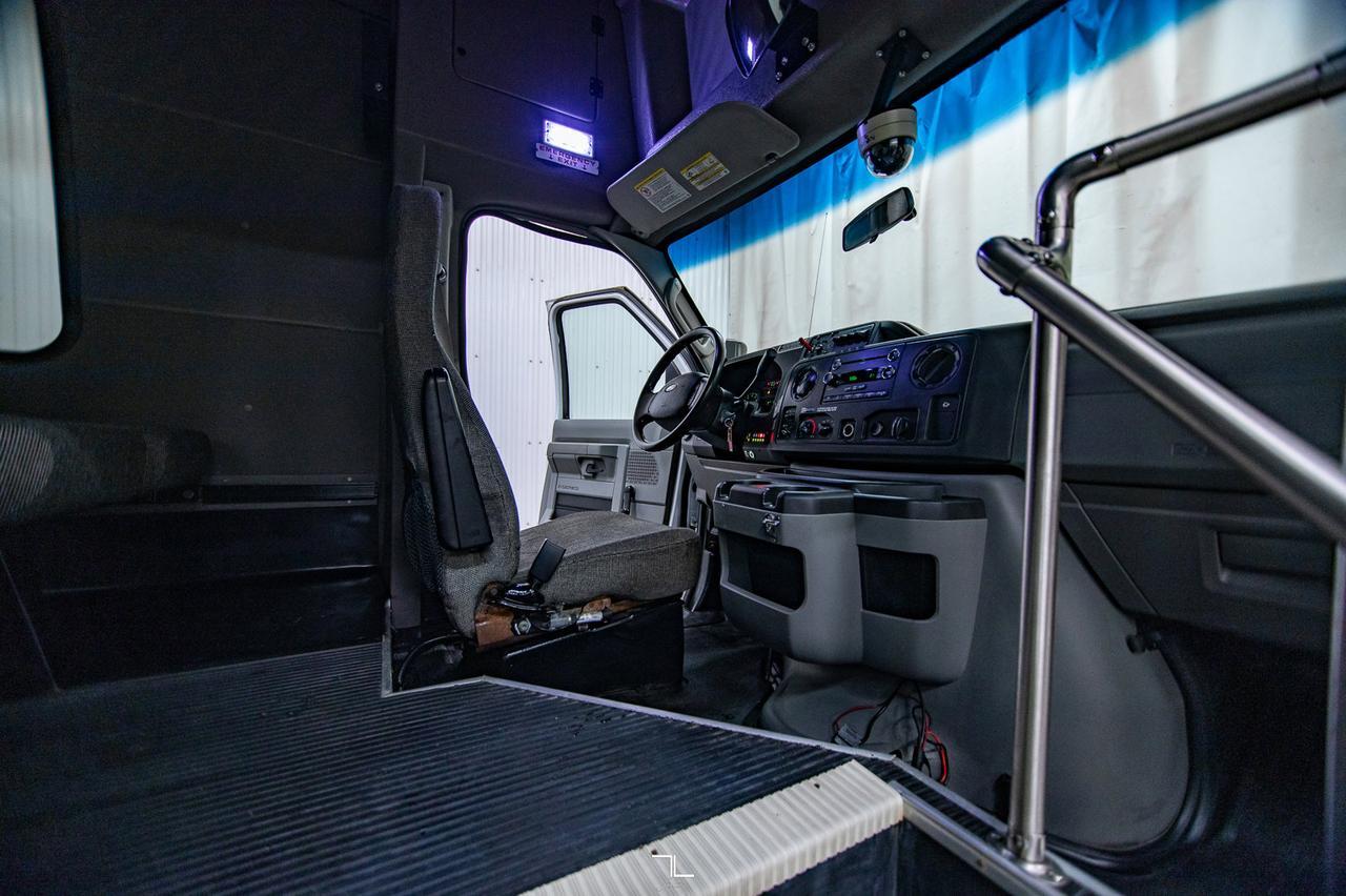 2014 Ford E-350 Cutaway Bus 10 Passenger Wheelchair Access Red Deer AB