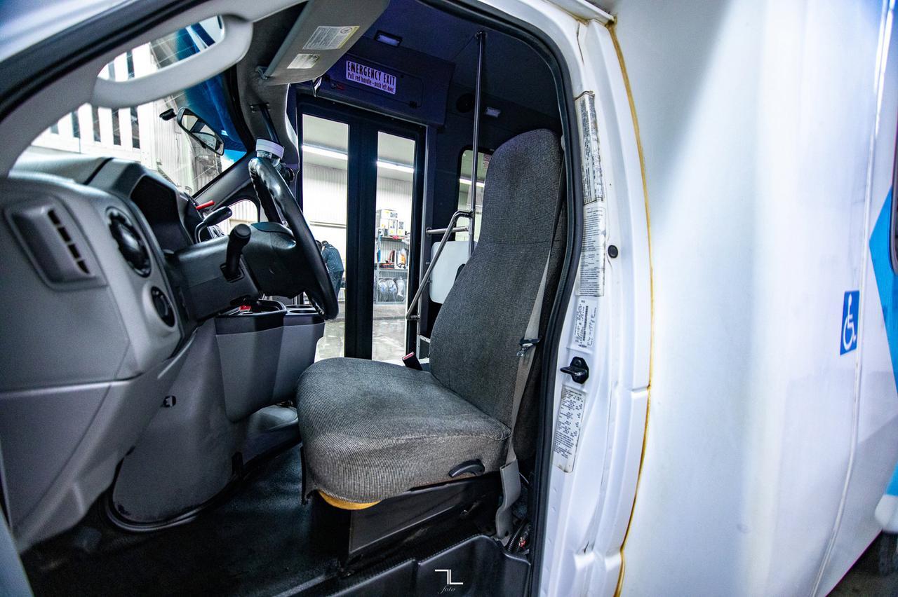 2014 Ford E-350 Cutaway Bus 10 Passenger Wheelchair Access Red Deer AB