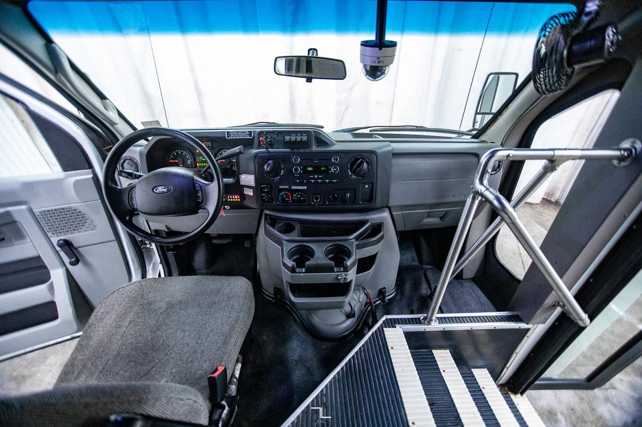 2014 Ford E-350 Cutaway Bus 10 Passenger Wheelchair Access Red Deer AB