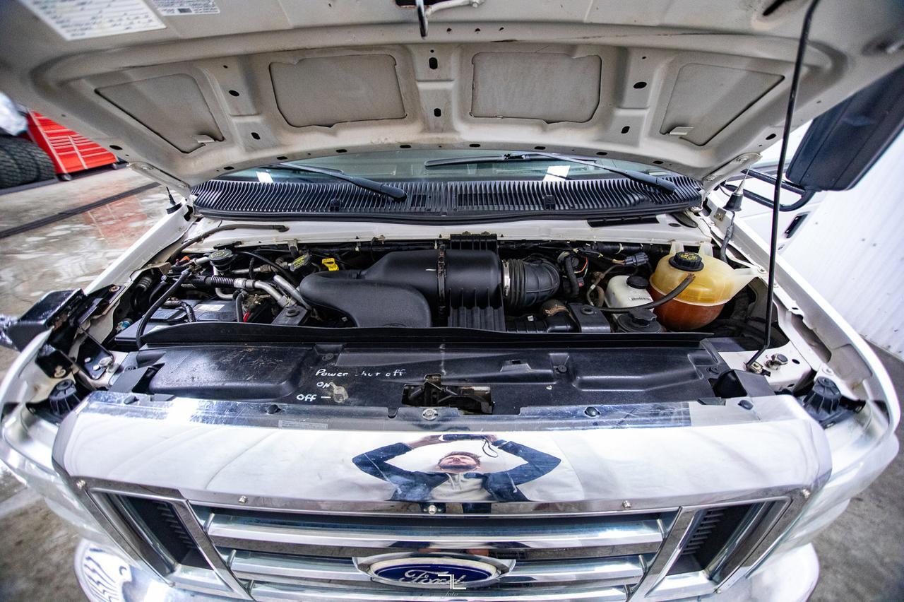 2014 Ford E-350 Cutaway Bus 10 Passenger Wheelchair Access Red Deer AB