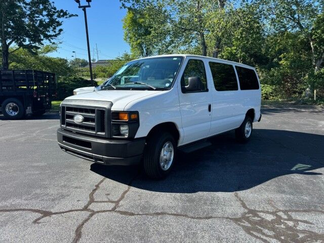 2014 Ford E-350 XL / 12 Passenger Van / Rear Air Conditioning! High Point NC