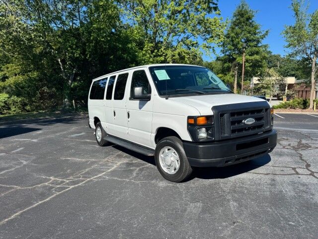 2014 Ford E-350 XL / 12 Passenger Van / Rear Air Conditioning! High Point NC
