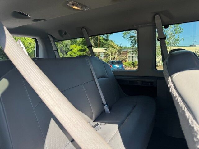 2014 Ford E-350 XL / 12 Passenger Van / Rear Air Conditioning! High Point NC