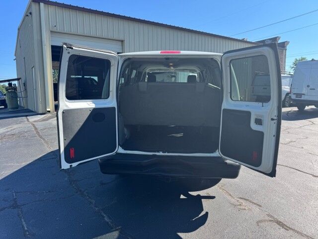 2014 Ford E-350 XL / 12 Passenger Van / Rear Air Conditioning! High Point NC