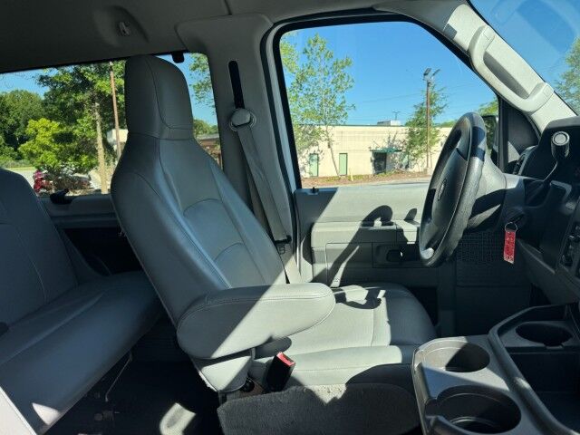 2014 Ford E-350 XL / 12 Passenger Van / Rear Air Conditioning! High Point NC