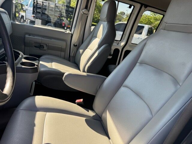 2014 Ford E-350 XL / 12 Passenger Van / Rear Air Conditioning! High Point NC