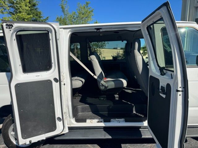 2014 Ford E-350 XL / 12 Passenger Van / Rear Air Conditioning! High Point NC