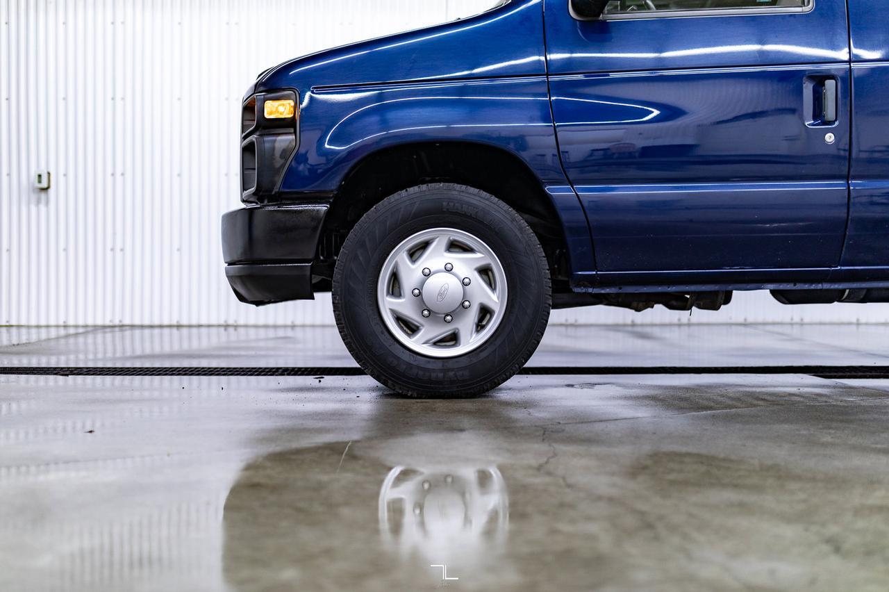 2014 Ford E-350 XL Extended 15 Passenger Van Red Deer AB