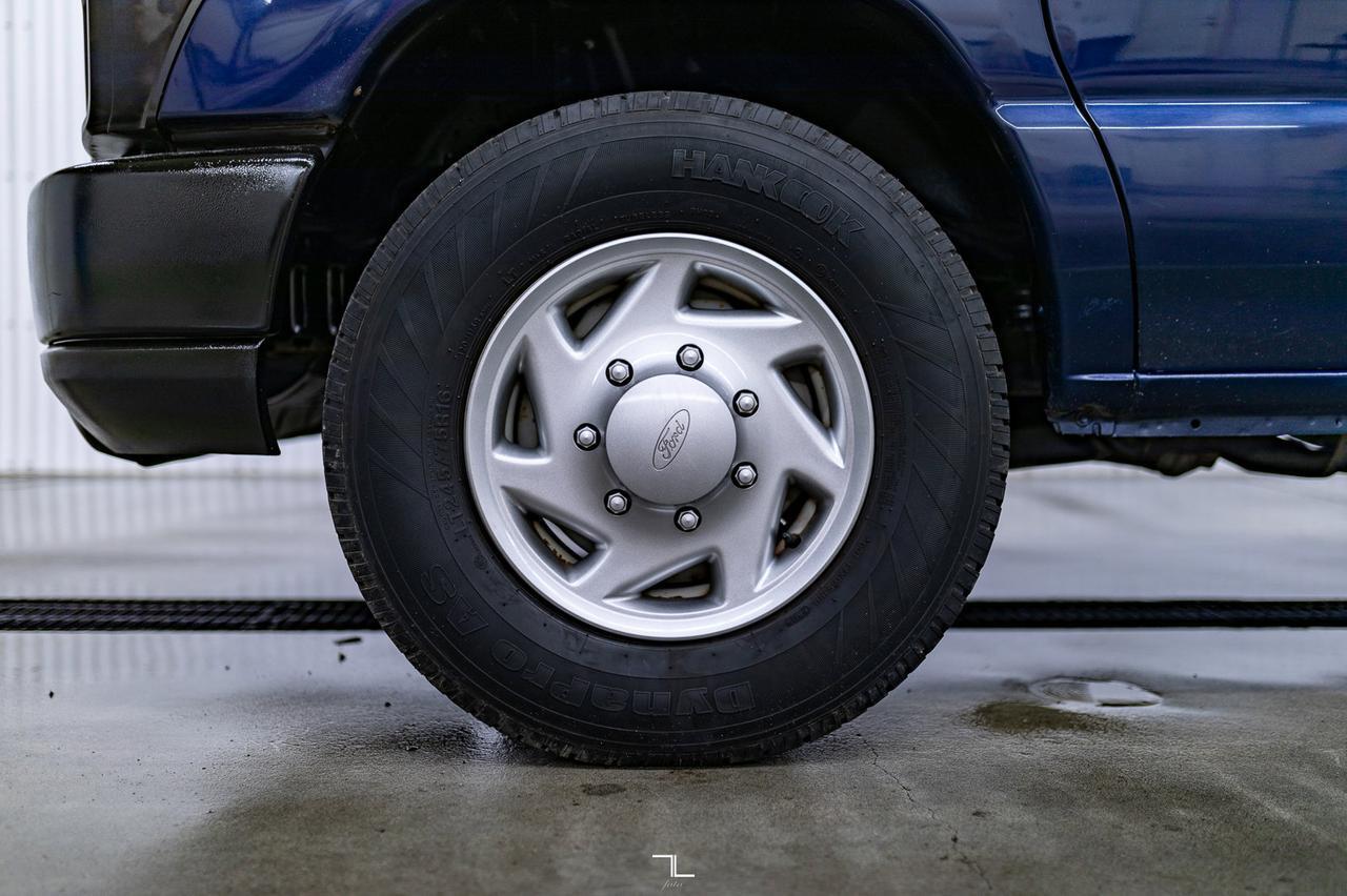 2014 Ford E-350 XL Extended 15 Passenger Van Red Deer AB