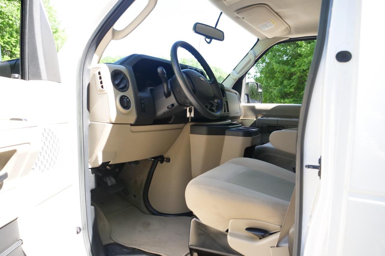 2014 Ford E-350 XLT / 12 Passenger / 5.4L V8! Lincolnton NC